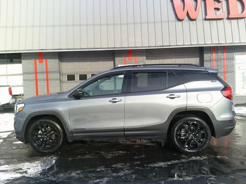 Used 2021 GMC Terrain SLT w/ Infotainment Package II image 2