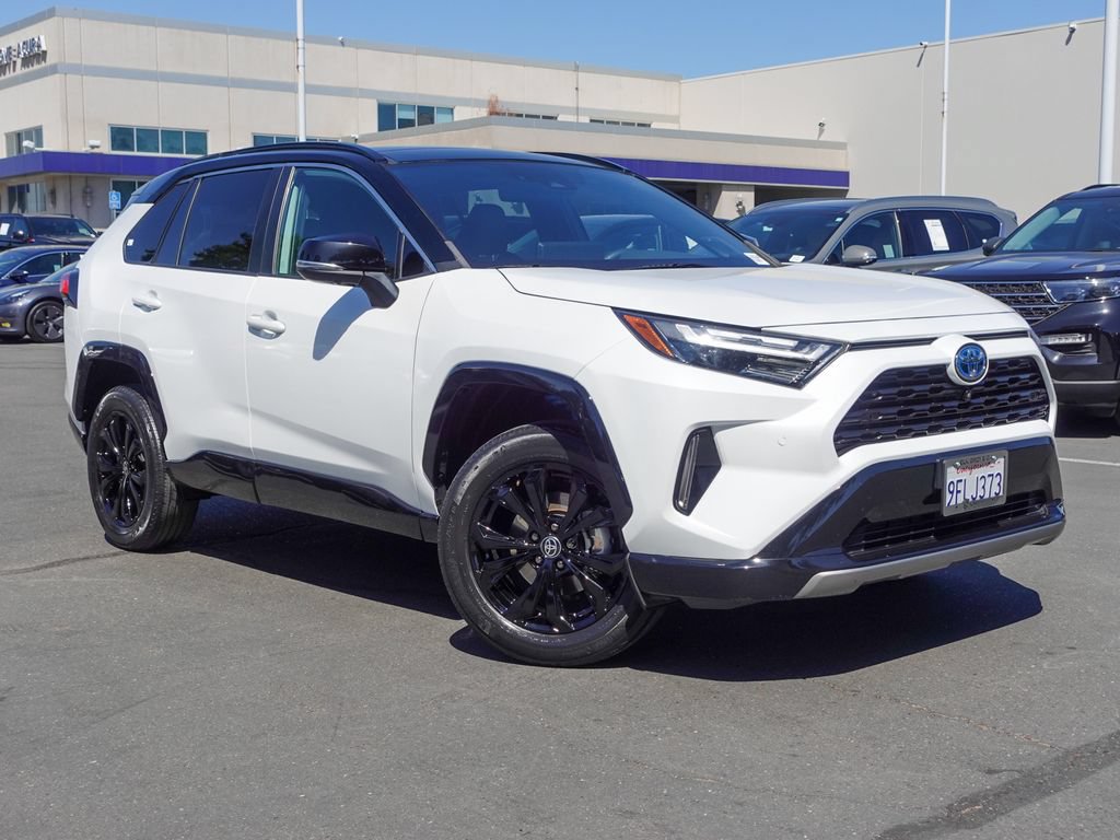 Used 2023 Toyota RAV4 XSE AWD/4WD image 5