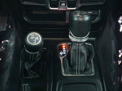 Used 2023 Jeep Wrangler Unlimited Sahara w/ Cold Weather Group AWD/4WD image 19