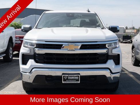 Used 2025 Chevrolet Silverado 1500 LT AWD/4WD image 2