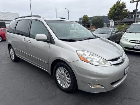 Used 2009 Toyota Sienna XLE Limited FWD image 7