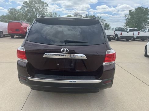 Used 2012 Toyota Highlander FWD w/ Tech Pkg image 16