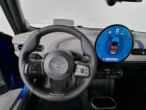 Certified 2025 MINI Cooper 4-Door Hardtop FWD image 10