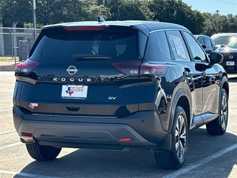 Used 2023 Nissan Rogue SV image 9