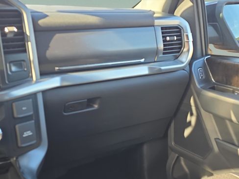 Used 2022 Ford F150 Lariat w/ Tow Technology Package image 15