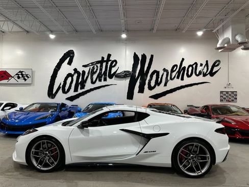 Used 2025 Chevrolet Corvette Z06 image 2