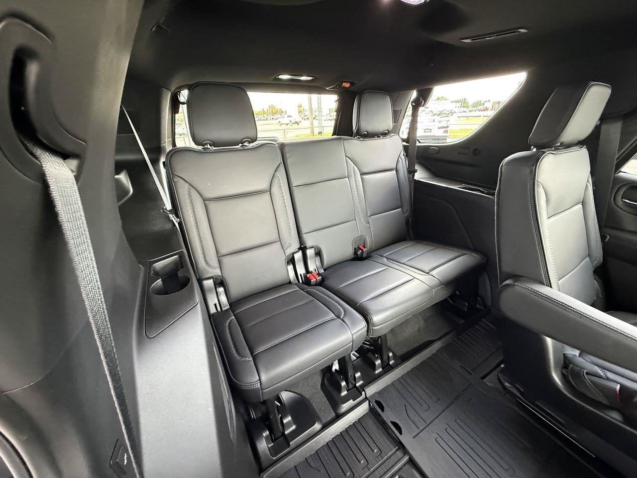 Used 2024 GMC Yukon Denali w/ Advanced Technology Package AWD/4WD image 42