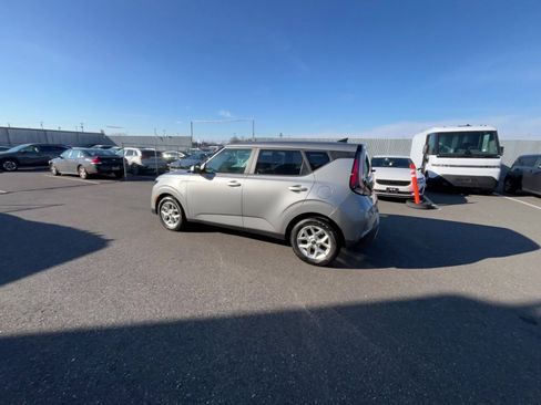 Used 2025 Kia Soul LX w/ LX Technology Package image 16
