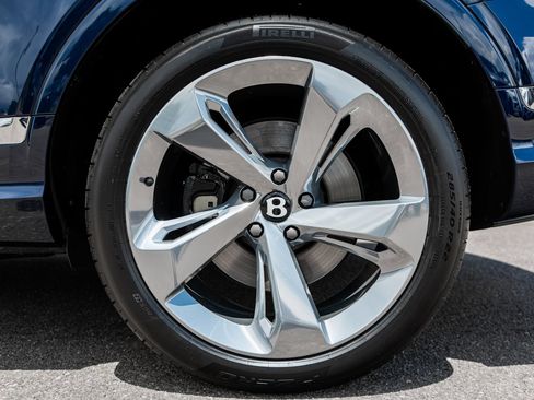 Used 2024 Bentley Bentayga Extended Wheelbase AWD/4WD image 7