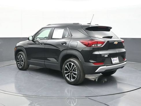 Used 2025 Chevrolet TrailBlazer LT AWD/4WD image 9