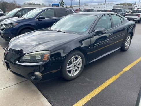 Used 2006 Pontiac Grand Prix GT w/ Premium Package image 2