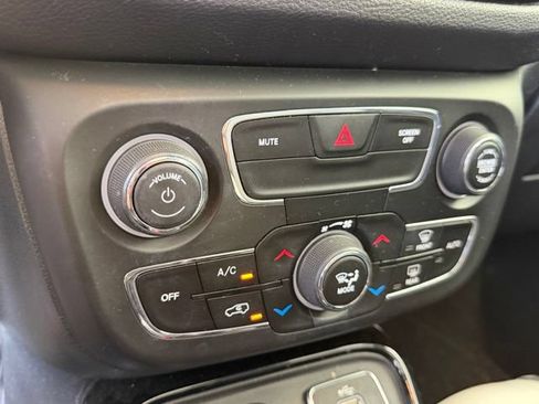 Used 2018 Jeep Compass Limited w/ Navigation Group AWD/4WD image 25