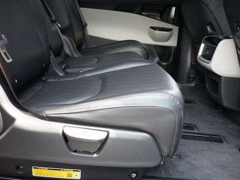 Used 2024 Kia Carnival EX FWD image 30