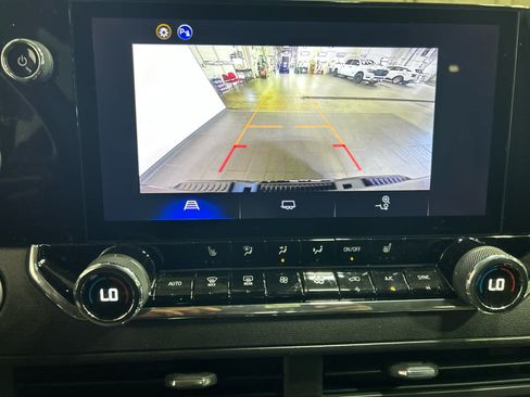 Used 2025 Chevrolet Colorado Trail Boss AWD/4WD image 5