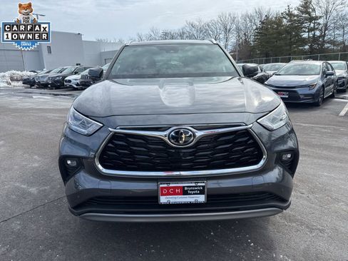 Used 2025 Toyota Highlander Platinum image 2