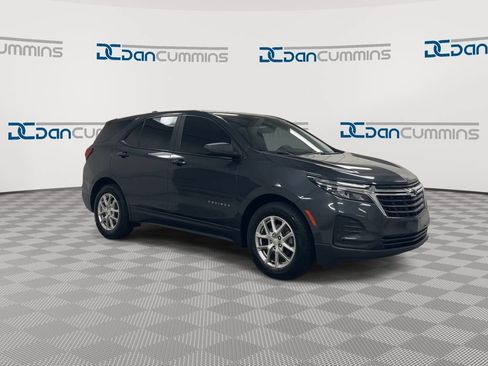 Used 2022 Chevrolet Equinox LS FWD image 2