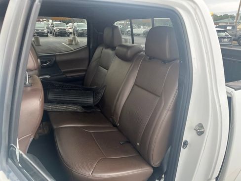 Used 2018 Toyota Tacoma Limited AWD/4WD image 23