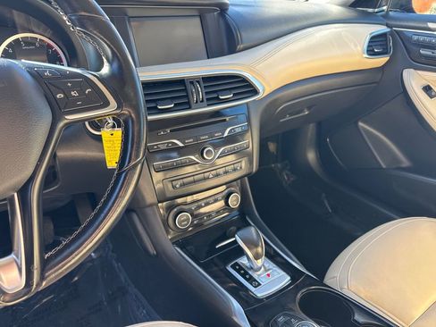 Used 2017 INFINITI QX30 Premium w/ Navigation Package image 11