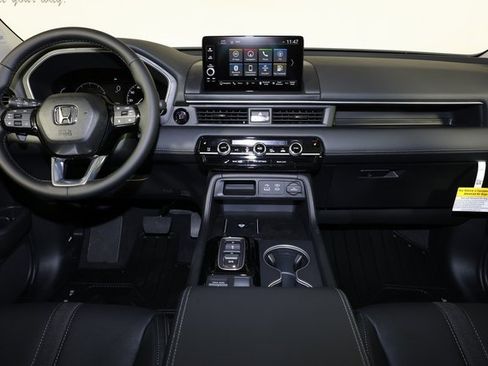 New 2025 Honda Pilot Touring image 8