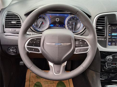 Used 2023 Chrysler 300 Touring w/ Sport Appearance Package image 15