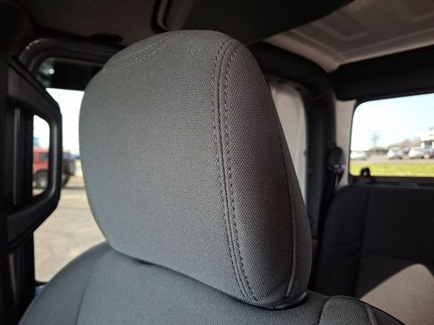 Used 2023 Jeep Gladiator Sport image 13