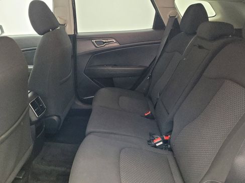Used 2023 Kia Sportage LX AWD/4WD image 18