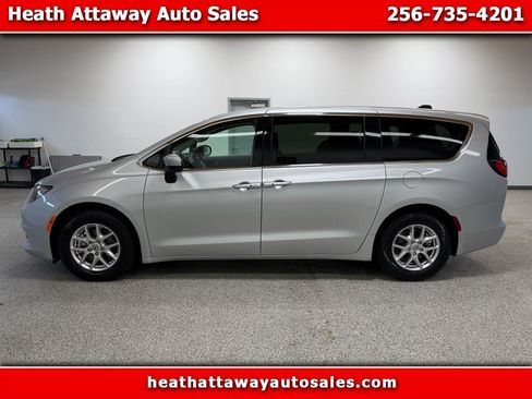 Used 2023 Chrysler Voyager LX FWD image 1