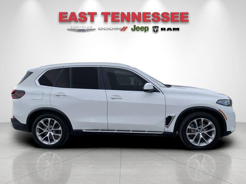 Used 2024 BMW X5 xDrive40i w/ Premium Package image 2