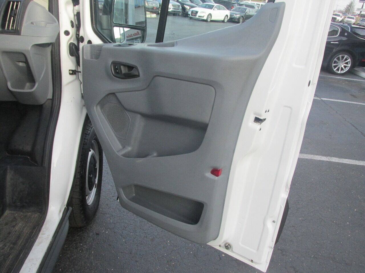 Used 2018 Ford Transit 250 148 Medium Roof RWD image 19