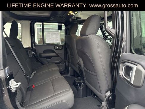Used 2019 Jeep Wrangler Unlimited Sahara w/ Uconnect 4C Nav & Sound Group AWD/4WD image 31