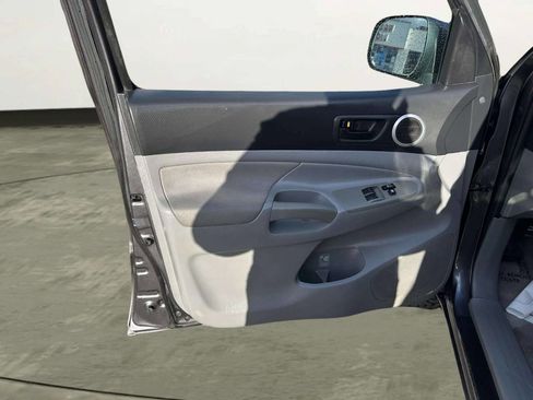 Used 2011 Toyota Tacoma 4x4 Access Cab V6 w/ TRD Sport Pkg image 10