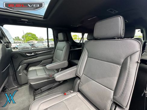 Used 2024 GMC Yukon XL Denali w/ Advanced Technology Package AWD/4WD image 25