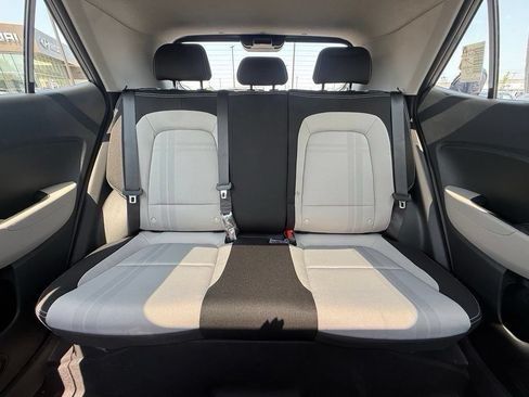 Certified 2025 Hyundai Venue SEL FWD image 30