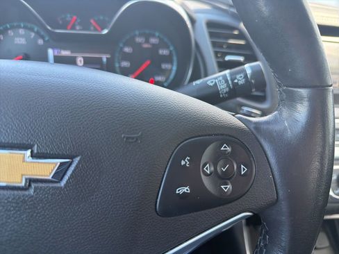 Used 2019 Chevrolet Impala LT w/ LT Convenience Package image 13