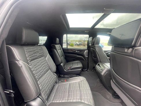 Used 2022 Cadillac Escalade ESV Sport Platinum image 15