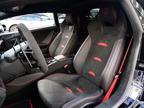 Used 2024 Lamborghini Huracan Tecnica image 6