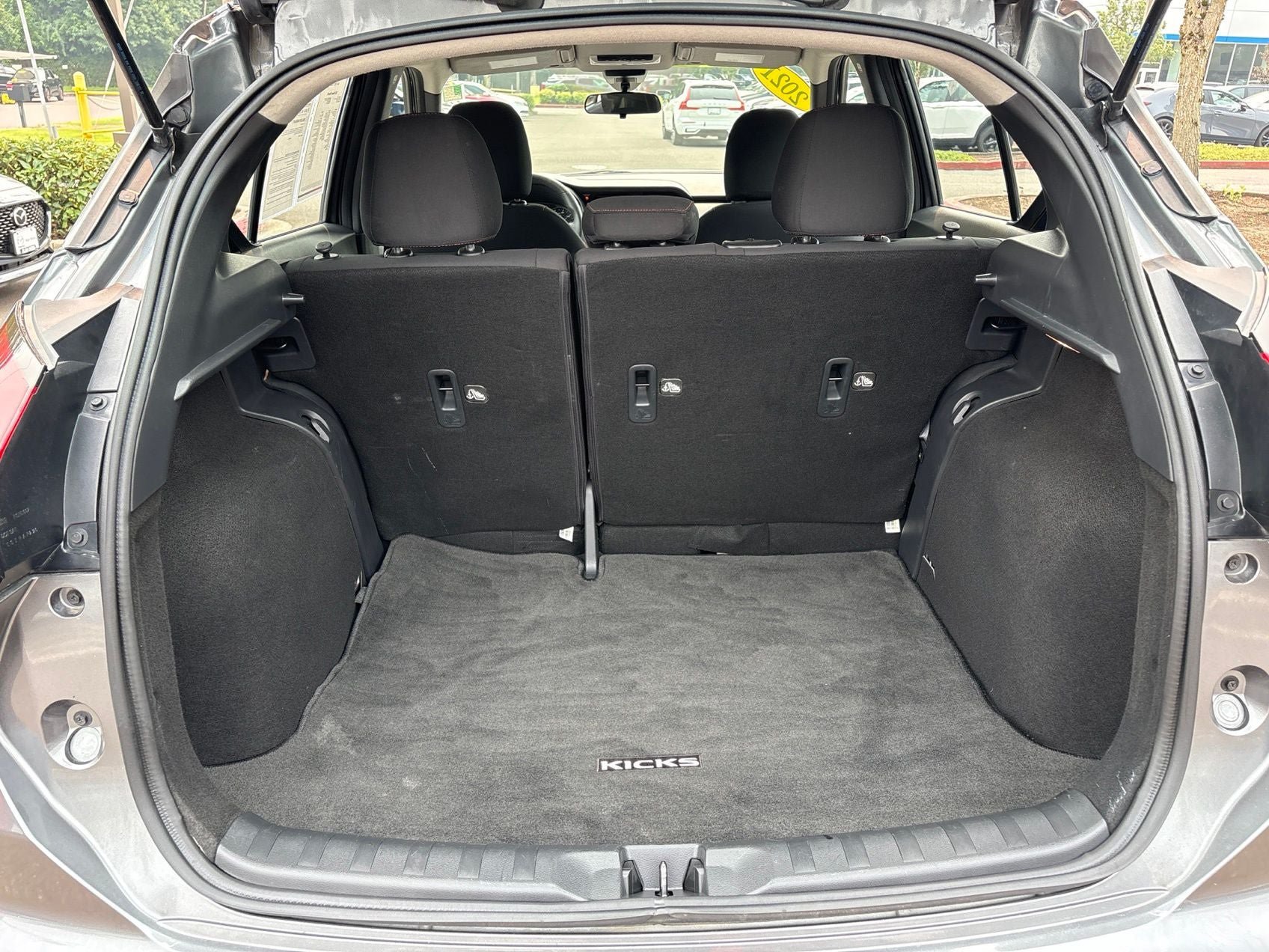 Used 2021 Nissan Kicks SR w/ Exterior Package FWD image 11