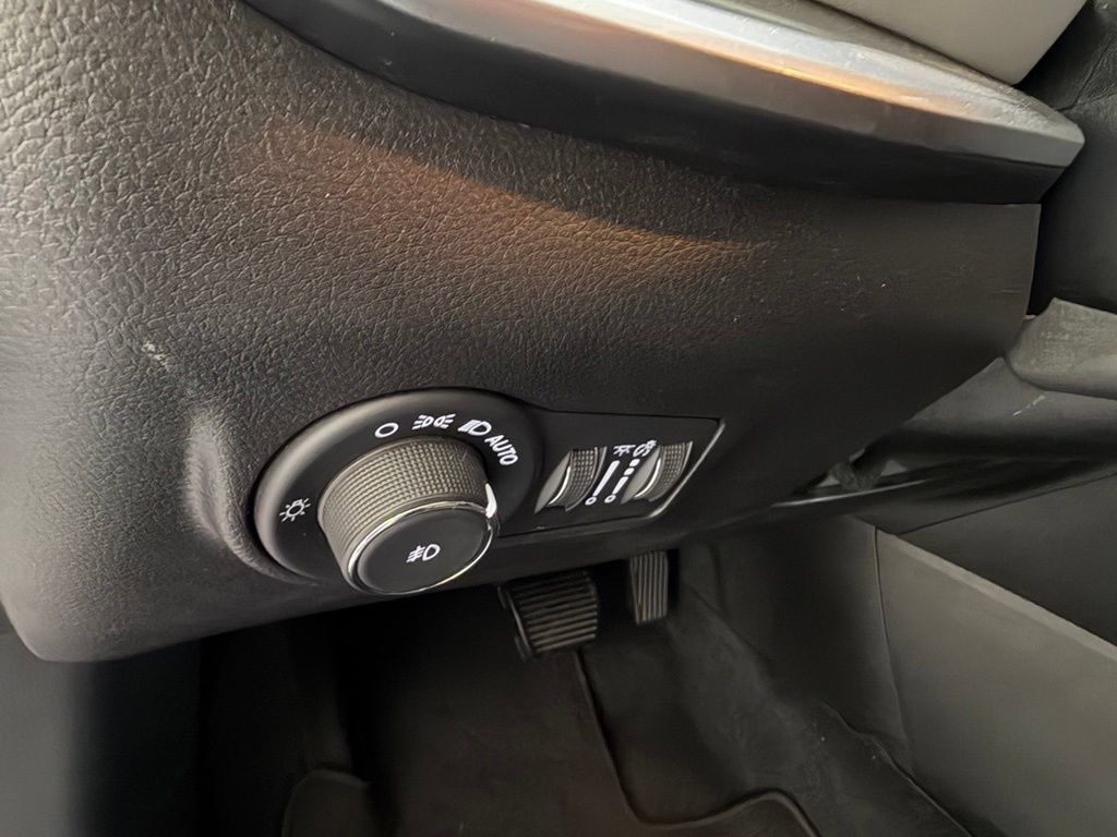 Used 2025 Jeep Compass Limited AWD/4WD image 14