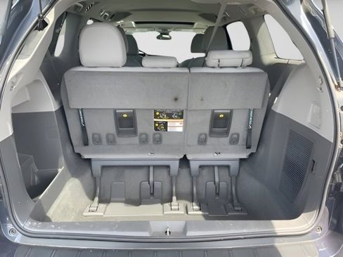 Used 2018 Toyota Sienna XLE w/ XLE Navigation Package AWD/4WD image 14