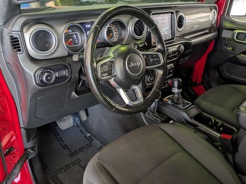 Used 2022 Jeep Wrangler Unlimited Sahara w/ Cold Weather Group AWD/4WD image 14