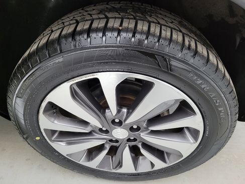 Used 2018 Buick Encore Essence AWD/4WD image 31