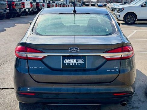 Used 2018 Ford Fusion SE image 4