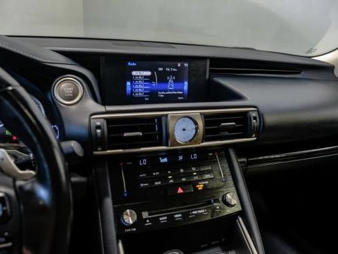 Used 2017 Lexus IS 200t w/ Premium Package RWD image 30