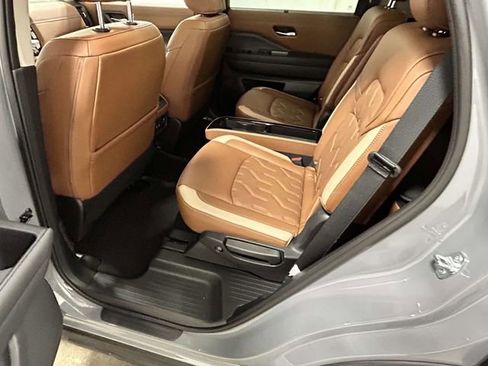 New 2026 Nissan Pathfinder Platinum image 8