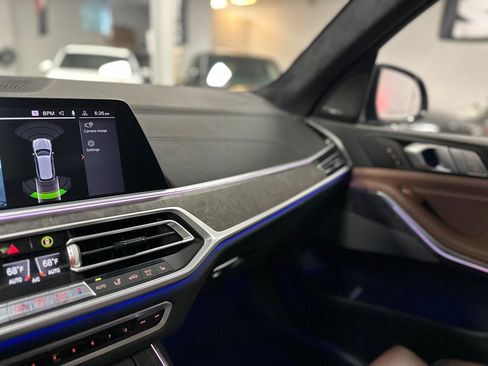 Used 2021 BMW X7 xDrive40i w/ Premium Package 2 image 32