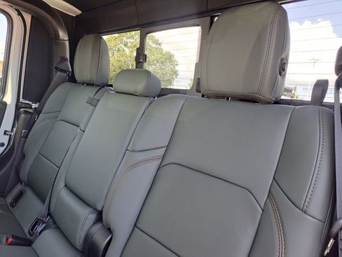 New 2025 Jeep Gladiator Mojave image 23