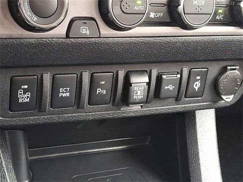 Certified 2023 Toyota Tacoma TRD Off-Road image 25