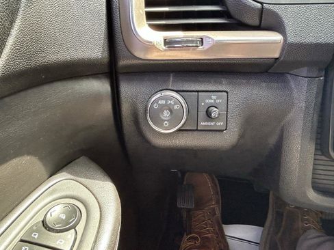 Used 2013 GMC Acadia Denali FWD image 29