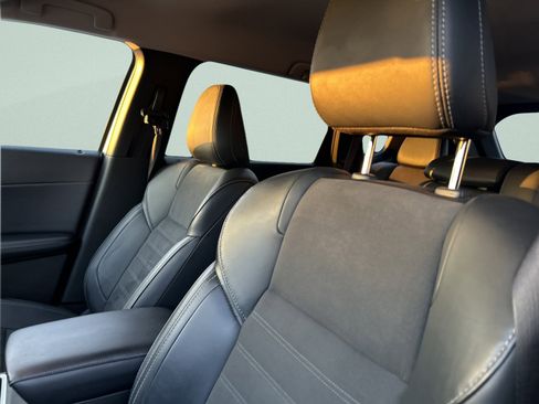 Used 2024 Mitsubishi Outlander SE image 34