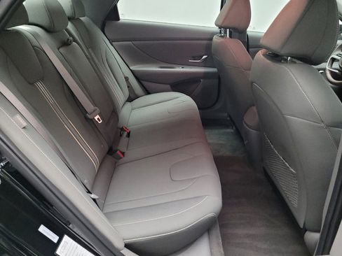 Used 2025 Hyundai Elantra SEL image 19